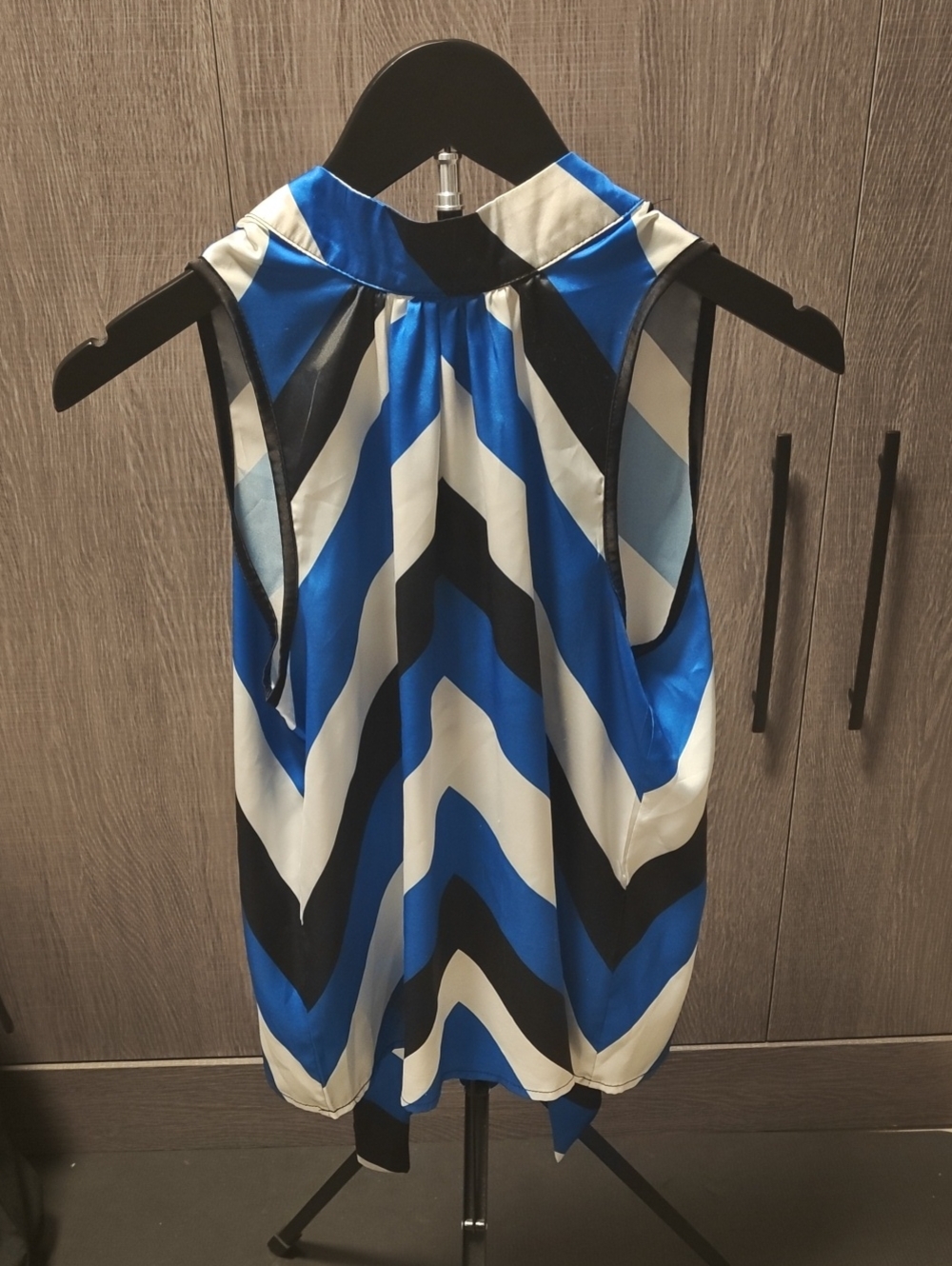 Sleeveless Chevron Silk-Look Top in Blue & White